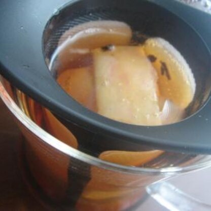 と～っても香りがよくて美味しい紅茶を楽しめました。
フレッシュな香りと甘さ❤林檎の皮、エライですね ( *´艸｀)♪
